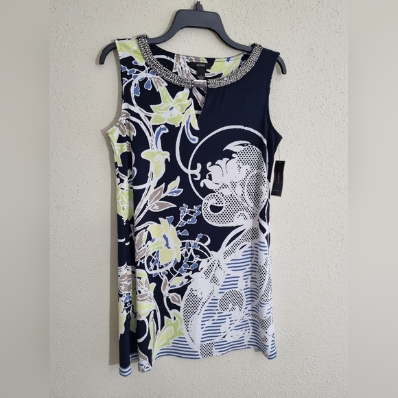 Navy and White Floral Dress - Picture 2 of 7